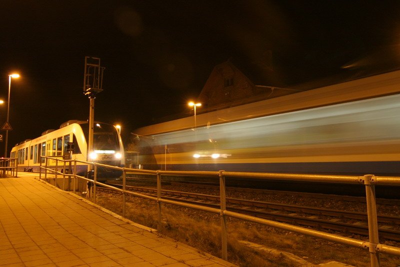 Ostseelandverkehr im B. Gro� Br�tz, der eine steht und der andere kommt. 02/2006