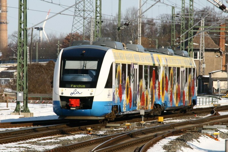 Ostseelandverkehr bei der Einfahrt in den Bf. Schwerin von Gadebusch komment. 03/2006