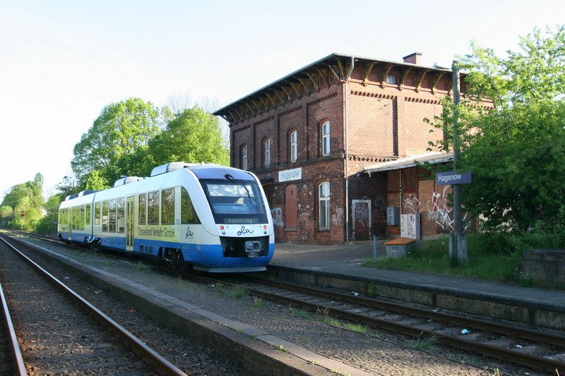 Ostseelandverkehr hlt wieder im Bf. Hagenow Stadt. Triebwagen 703 als Sonderzug ist zurck von Zarrentin. 29.04.2007