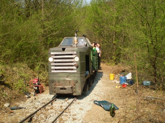 P2 (O&K MD2 based engine) with it's train climbing a mountain.