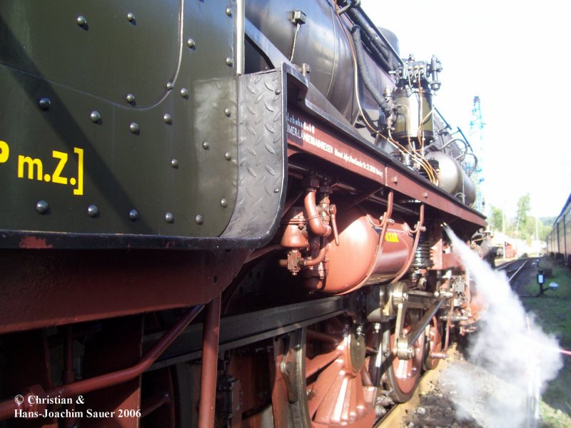 P8  2455  in Lnderbahnlackierung, verlsst gerade das BW Gelnde in Dieringhausen 07.10.2006.