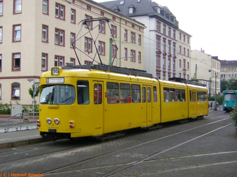 Parallel zur Sonderfahrt mit dem L-Triebwagen fuhr am 21.05.2005 eine Gruppe von Klner Straenbahnfreunden eine Sonderfahrt mit dem O-Triebwagen 111 (ex 902), aufgenommen am Lokalbahnhof.