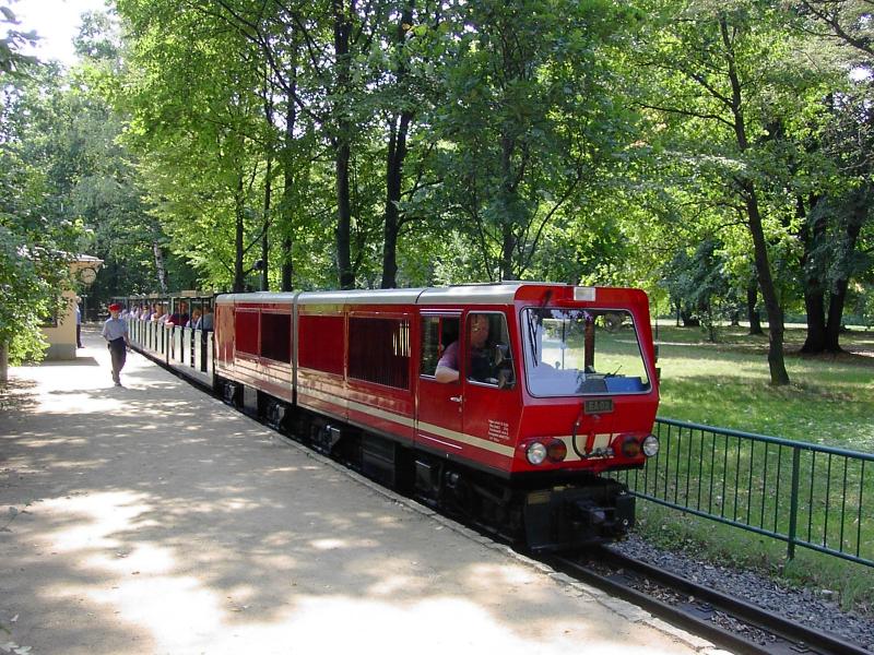 Parkeisenbahn Dresden: Lok EA02 im Bf. Karcherallee (2003)