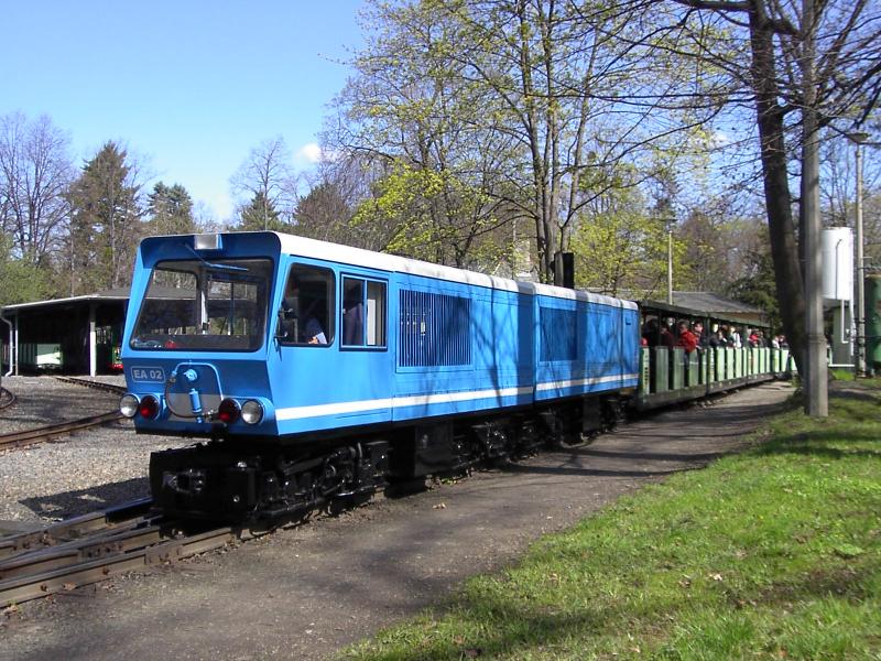 Parkeisenbahn Dresden: Lok EA02 im Bf. Zoo (2004)