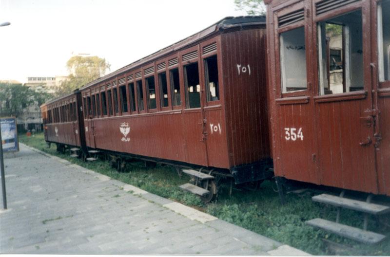 Passagierwagen No.354 und No.251 mit den man noch Passagiere nach Zabadani, Sergaya, Bosra und Daraa befrdert ;-)
(April 2002)