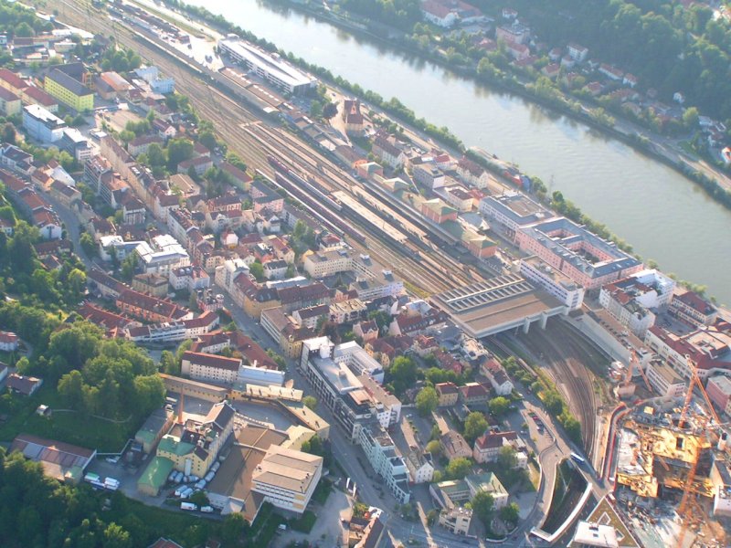 Passau Hbf (Ostansicht)aus der Vogelperspektive ca. 800mtr.__070616