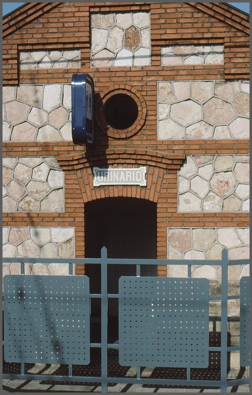 Passend zum schnen Bahnhofsgebude prsentierte sich auch das Urinario, was fr jedermann verstndlich sein sollte. (Archiv 02/83)