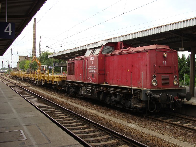 PBSV (KUBE CON rail) Nummer 11 (ex 202 287-9) bei Bauarbeiten auf Gleis 5 in Magdeburg Hbf. Fotografiert am 10.07.2009. 