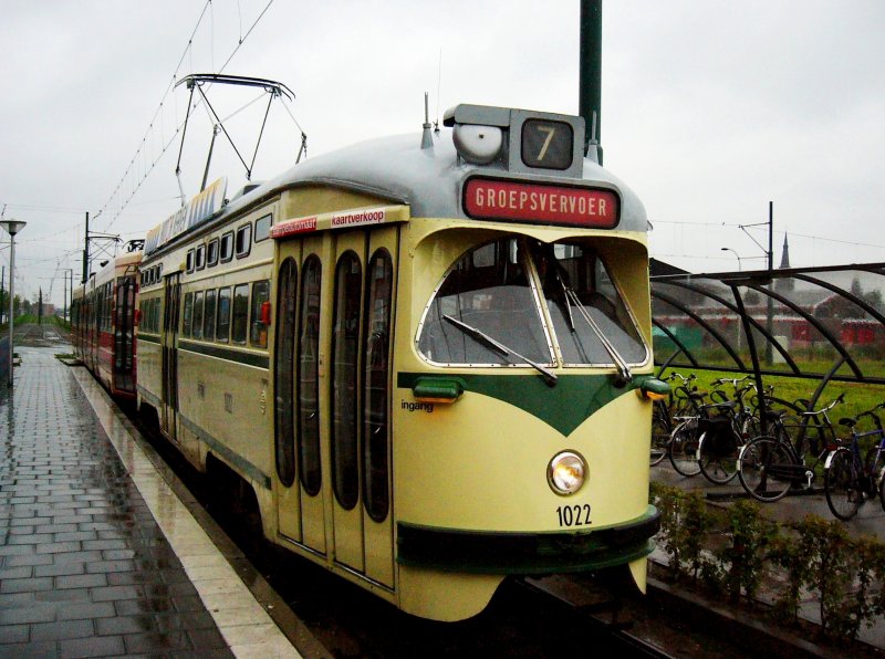 PCC 1022 auf einen Sonderfahrt an der Endhaltestelle der Linie 15 in Nootdorp am 06.10.06
