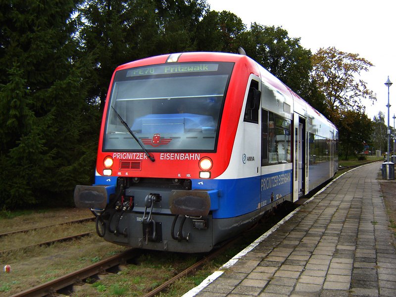 PE 70 nach Pritzwalk in Putlitz. Diese Strecke wurde vom Land Brandenburg, zum 10.09.2006, abbestellt. Auf dieser Strecke findet nun kein planmiger Personennahverkehr mehr statt.