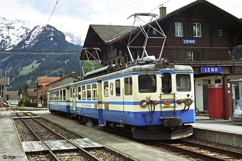 Pendelzug BDe 4/4 3001 + ABt 3301 in Lenk (10. Mai 2002)