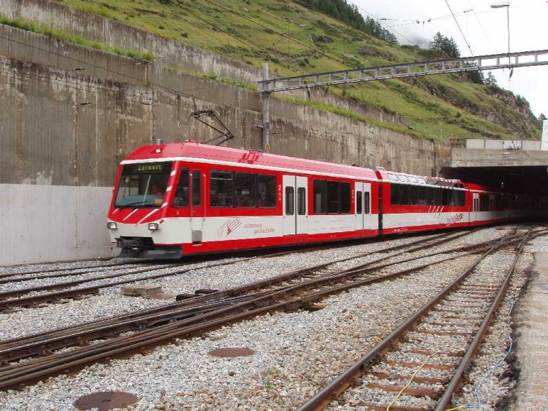 Pendelzug BDSeh 4/8 kommt in Zermatt an. 09.08.07