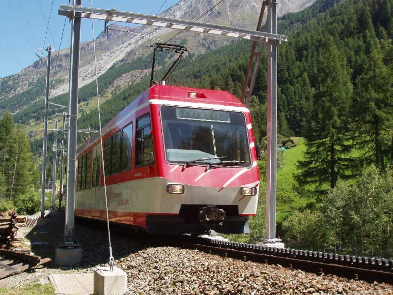 Pendelzug BDSeh 4/8 nach Zermatt zwischen Tsch und Zermatt. 05.08.07