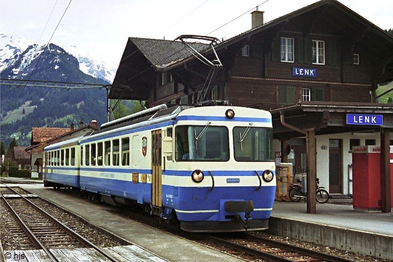 Pendelzug Be 4/4 5003 + ABt 5303 in Lenk (10. Mai 2002)