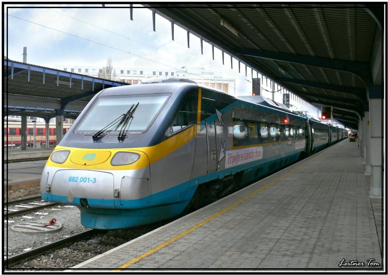 Pendolino 681 001 ist gerade als EC 75 Smetana in Wien Sdbahnhof angekommen.
15.12.2007