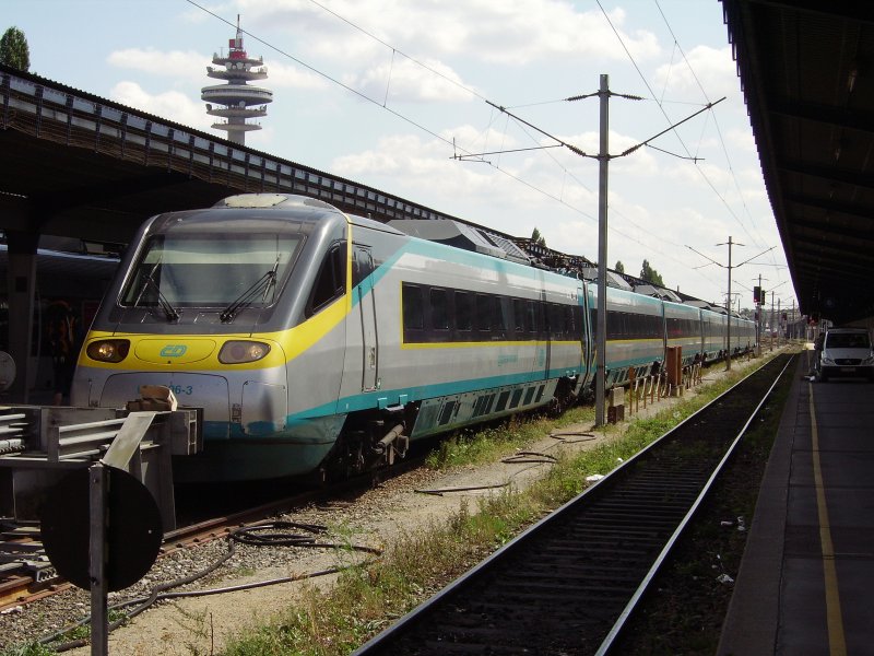 Pendolino 681 006-3 hat als EC 73  Johann Gregor Mendel  aus Praha-Holesovice soeben Wien-Sdbahnhof erreicht. 30.08.08