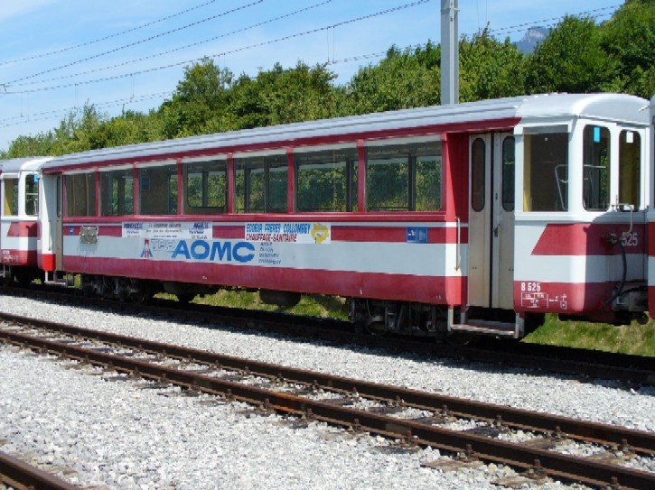 Personenwagen 2 Kl.. B 525 der AOMC ( Neu TPC ) im  Depotareal auserhalb von Aigle am 30.07.2006