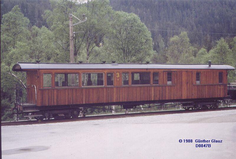 Personenwagen aus Holz im Jahre 1988 in Meldal.