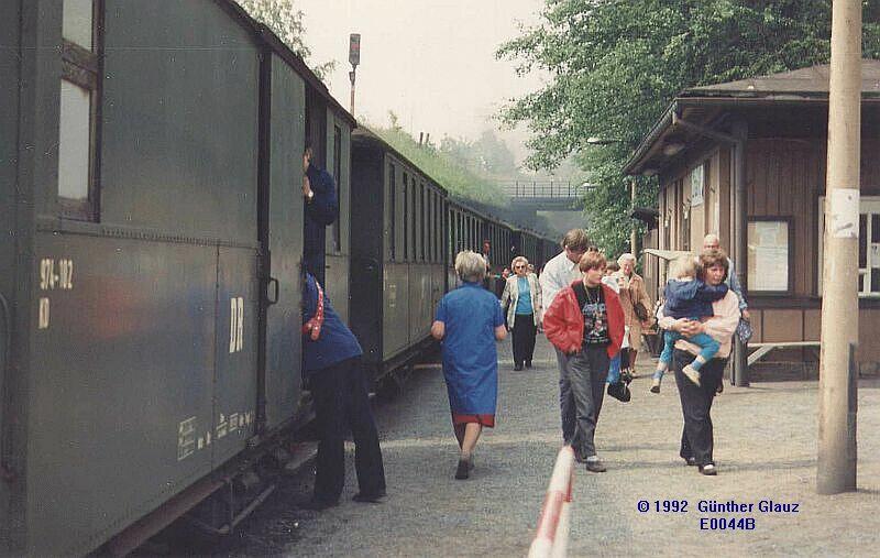 Personenzug im Jahre 1992 in Zittau Haltepunkt. Diese Station gibt's heute nicht mehr.