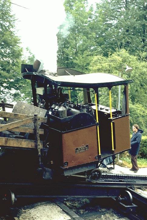 Pilatus Bahn (PB)Zahraddampflok H 1/2 No.9 (SLM 1889)auf der Ausfahrtsweiche beim Depot Alpnachstad.(Seltene Bilder,die diese Lok im Jahr 1980 noch einmal unter Dampf zeigen)Archiv P.Walter