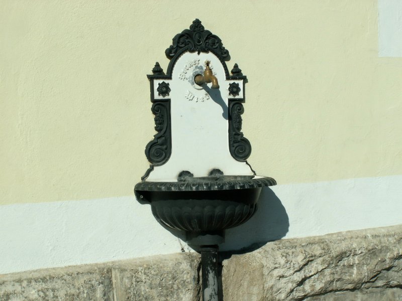 Pinzgaubahn,auch Krimmler Bahn genannt.Nostalgische Wasserstelle(Bassena)beim Bahnhof Mittersill(Archiv P.Walter)