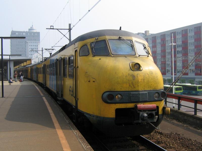 Plan V 803+809+950 als trein 8841 te Leiden Centraal, 6 mei 2006