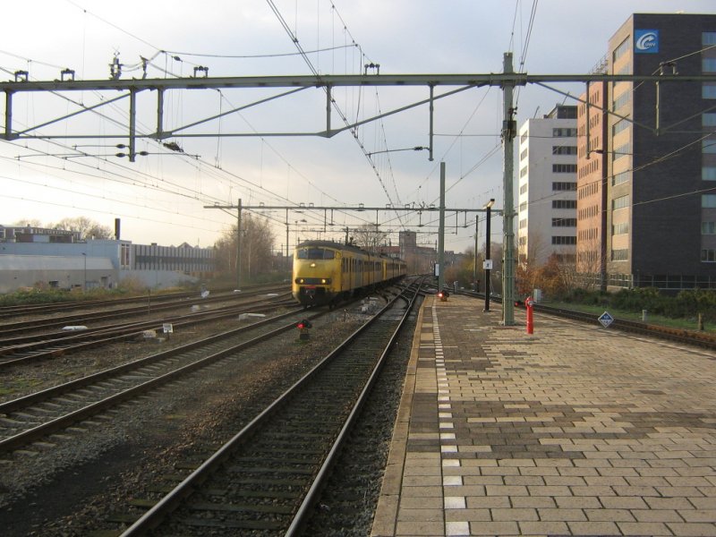 Plan V 885+893+812 als trein 811112 uit Zwolle te Hengelo - 9 december 2006