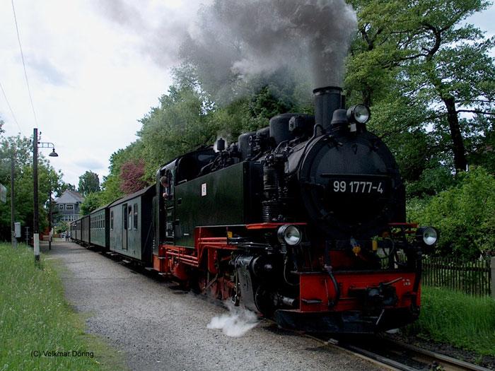 Plandampf im Lößnitzgrund (KBS 308): 99 1777-4 (ex DR 99 777; DB EDV-Nr.: 099 741-1) fährt mit RB27796 nach Halt in Radebeul Weißes Roß über Moritzburg nach Radeburg (20.05.03)
