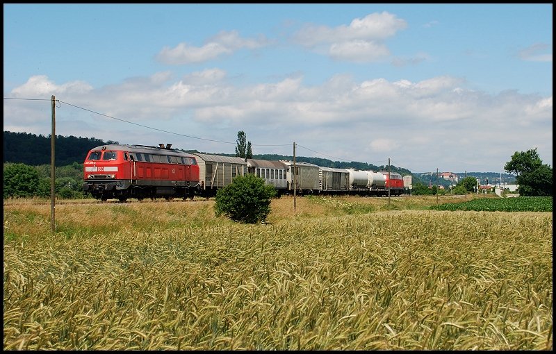 Planmig kam dann der Sprtizzug mit 225 078 vorbei. Die 225 086 hing am Ende des Zuges. Aufgenommen zwischen Heidenheim-Mergelstetten und Herbrechtingen am 28.Juni 2008.