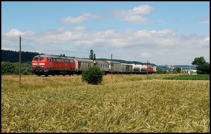 Planmig kam dann der Sprtizzug mit 225 078 vorbei. Die 225 086 hing am Ende des Zuges. Aufgenommen zwischen Heidenheim-Mergelstetten und Herbrechtingen am 28.Juni 2008.
