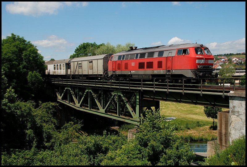 Planmig kam dann der Sprtizzug mit 225 078 vorbei. Die 225 086 hing am Ende des Zuges. Aufgenommen auf der Brenzbrcke bei Herbrechtingen am 28.Juni 2008.