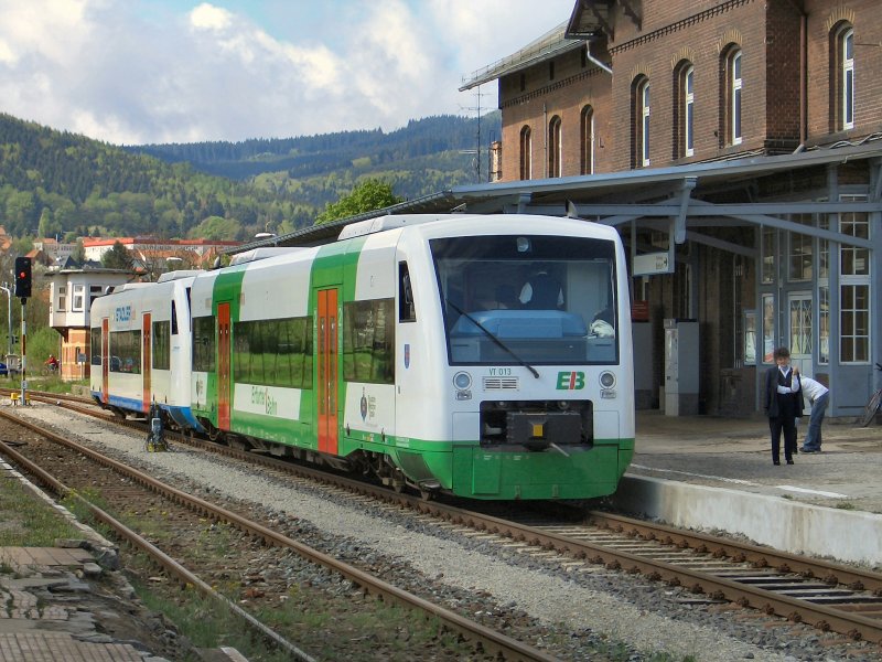 Planverkehr Ilmenau-Erfurt durch die ErfurterBahn (EIB), Regioshuttle in Ilmenau, der hintere trgt die Beschriftung Stadtler, ca 2004