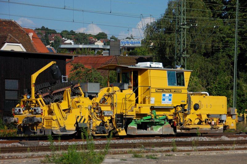 Plasser & Theurer SSP 110 SW unterwegs zum nchsten Arbetseinsatz auf der Filstalbahn Richtung Gppingen-Geislingen-Ulm. (16.08.2008)