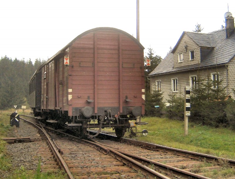 PmG verlt den Bahnhof Rennsteig (Sonderzug der Rennsteigbahn, 2006)