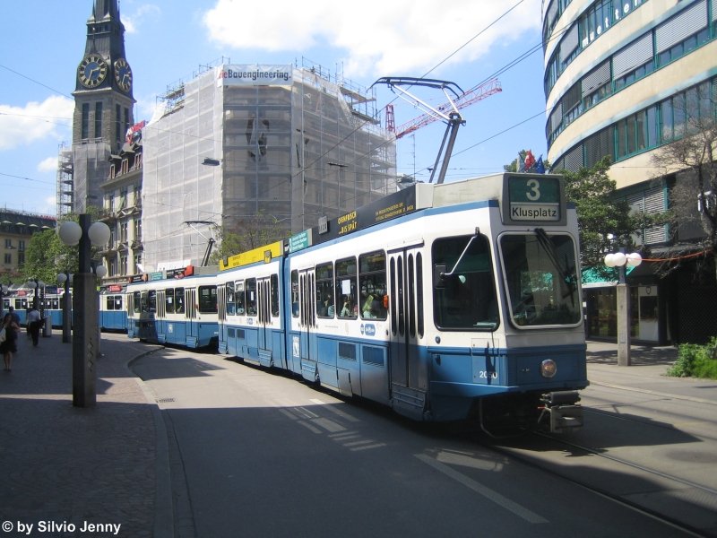 Pony 2050+2413 am 20.6.08 als Linie 3 zum Klusplatz beim bekannten Umsteigeknoten am Stauffacher.