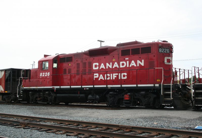 Portrait der Canadian Pacific GP9 8226 am 8.8.2009 in Sudbury.