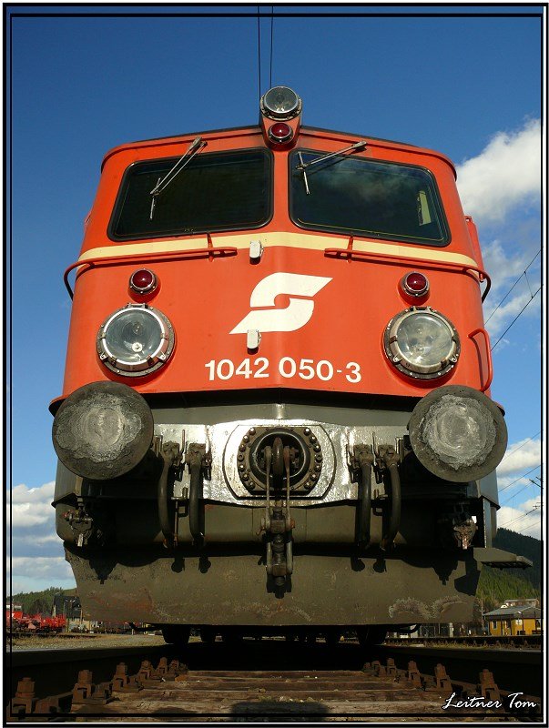 Portrait der E-Lok 1042 050 im Bahnhof Knittelfeld.
18.03.2008