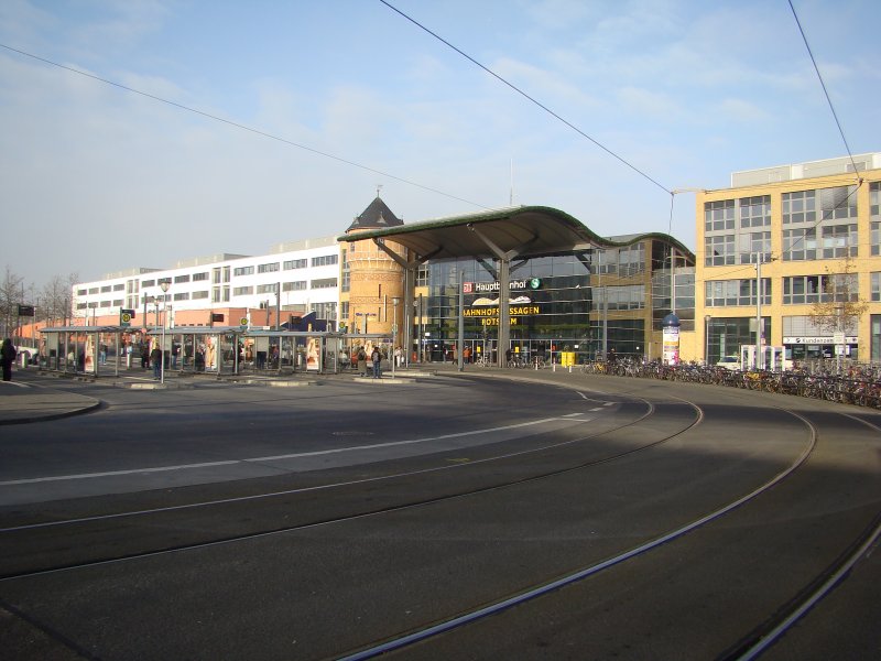 Potsdam Hauptbahnhof. Das Bahnhofsgebude das nicht zur DB AG gehrt. Aufgenommen am 28.11.2007