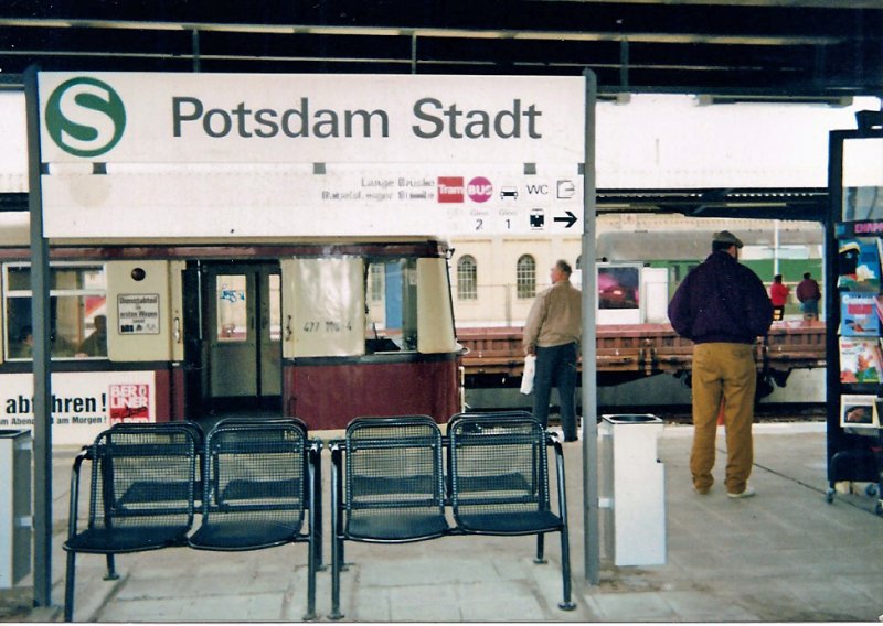 Potsdam Stadt, S-Bahnsteig im Jahre 1992