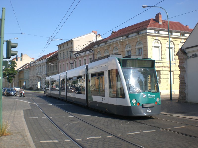 Potsdam: Stra�enbahnlinie 91 nach Bahnhof Rehbr�cke an der Haltestelle Luisenplatz−S�d/Park Sanssouci.