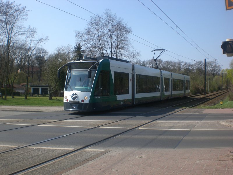 Potsdam: Straenbahnlinie 92 nach Kirchsteigfeld Marie-Juchacz-Strae an der Haltestelle Schlaatz Magnus-Zeller-Platz.