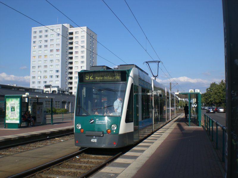 Potsdam: Straenbahnlinie 92 nach Kirschsteigfeld Marie-Juchacz-Strae an der Haltestelle Am Stern Johannes-Kepler-Platz.
