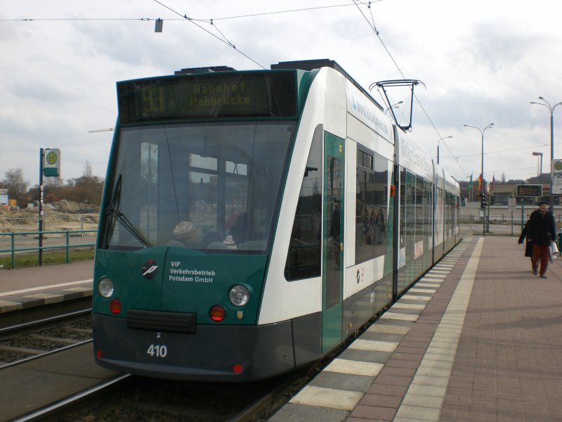 Potsdam: Straenbahnlinie 93 nach Bahnhof Rehbrcke an der Haltestelle Alter Markt.