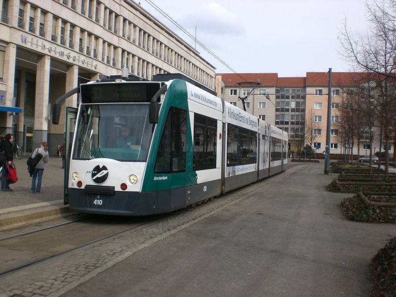 Potsdam: Straenbahnlinie 93 nach Bahnhof Rehbrcke an der Haltestelle Platz der Einheit.