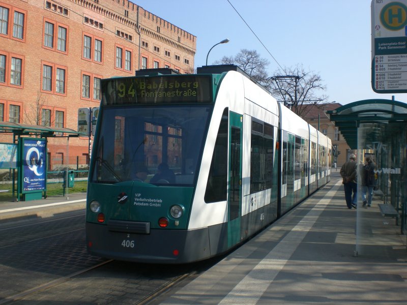 Potsdam: Straenbahnlinie 94 nach Babelsberg Fontanestrae an der Haltestelle Luisenplatz−Sd/Park Sanssouci.