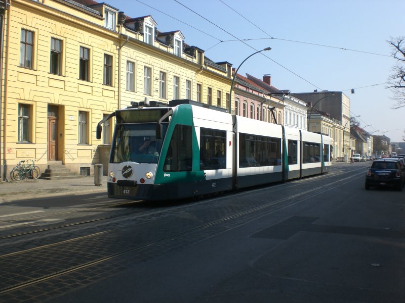 Potsdam: Straenbahnlinie 94 nach Schlo Charlottenhof an der Haltestelle Luisenplatz.