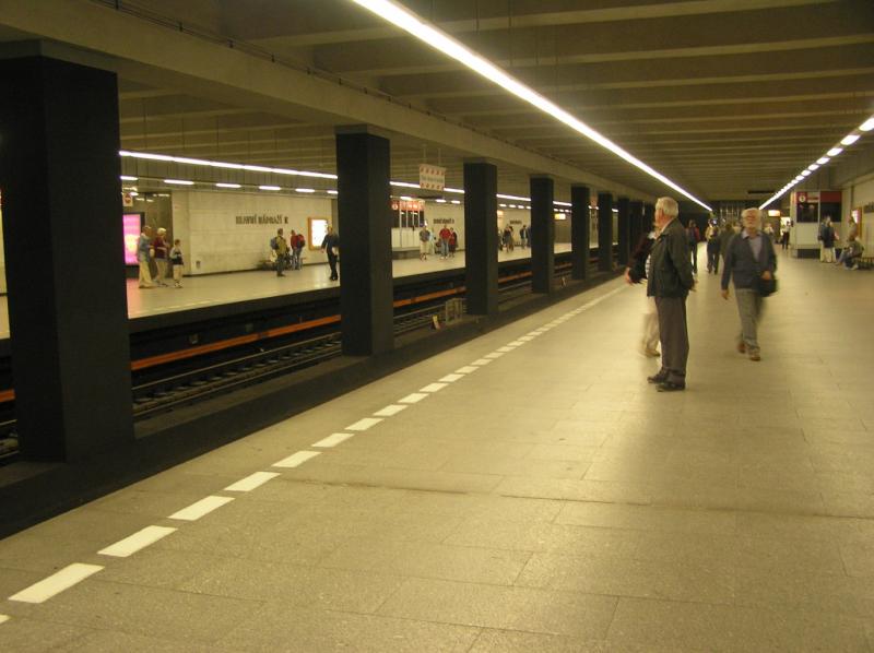 Prag Hauptbahnhof (hladvi nadrazi), hier die Metrostation (Linie C) unter dem Hauptbahnhofsgebude! 