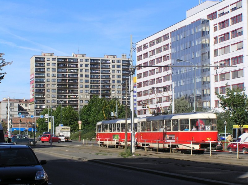 Prager Straenbahn auf dem Weg zur Innenstadt