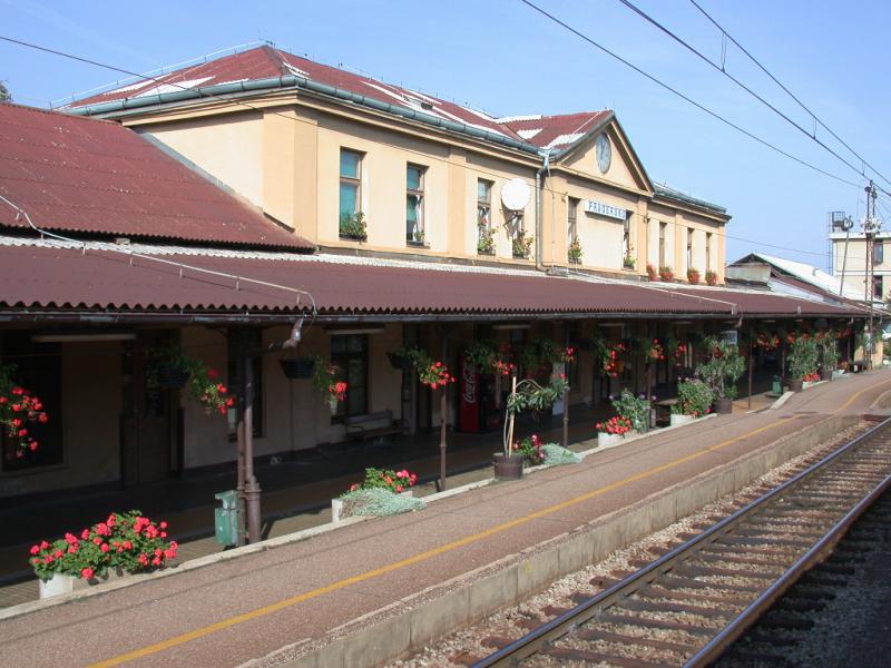 Pragersko Slowenien ist ein bestens gepflegter Bahnhof aus der K&K Zeit wie es scheint. (07.10.2001)