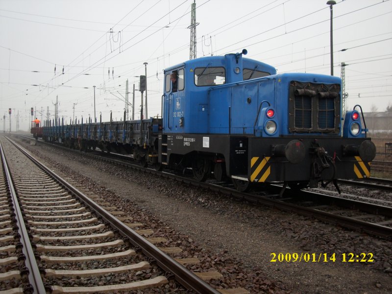 PRESS-Lok 312 002 mute am 14.Januar 2009 in Bergen/Rgen die Einfahrt der OLA aus Lauterbach Mole abwarten,bevor es dann 10km geschoben nach Putbus ging.Im Putbus gibt es seit dem Umbau fr die Regelspur kein Umfahrgleis mehr.